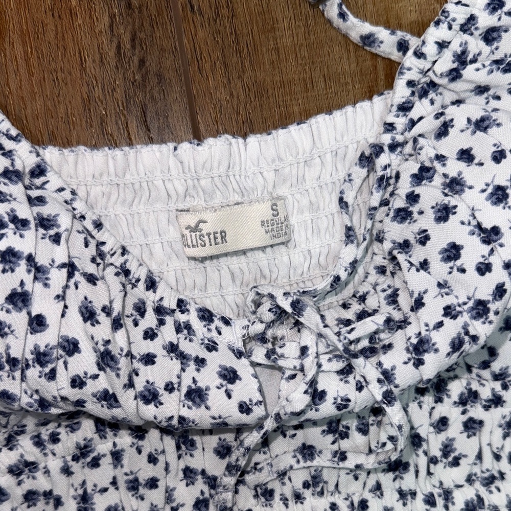 Hollister Floral Romper - Picture 7 of 15